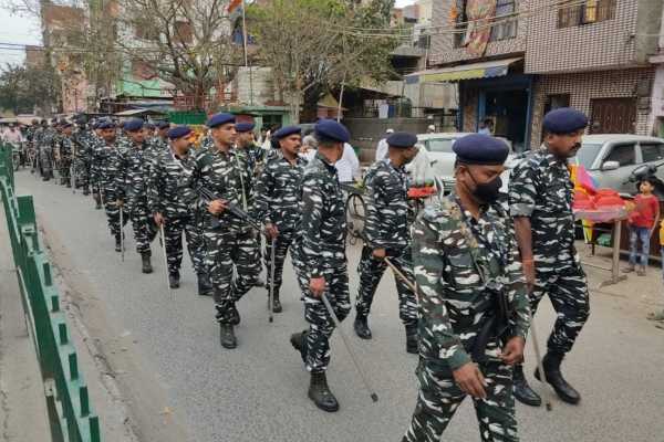 दिल्ली पुलिस का फ्लैग मार्च, तुर्कमान इलाके में फ्लैग मार्च