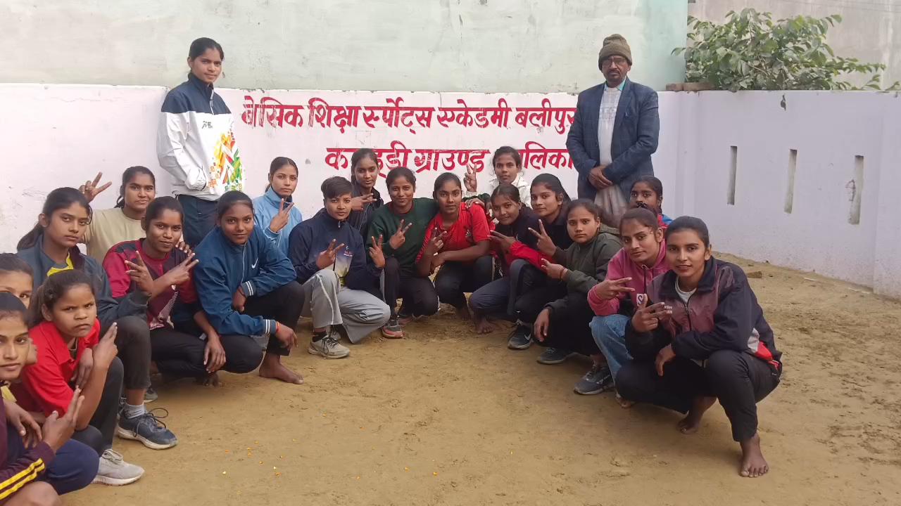 आंचल पटेल का भव्य स्वागत कोच अशोक मोर्य द्वारा किया गया