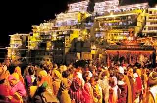 वैष्णो देवी मंदिर में भक्तों का सैलाब, नए साल से पहले बढ़ी आस्था