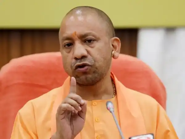 तेज रफ्तार बन रही जानलेवा, सीएम योगी ने सड़क सुरक्षा को लेकर की अपील