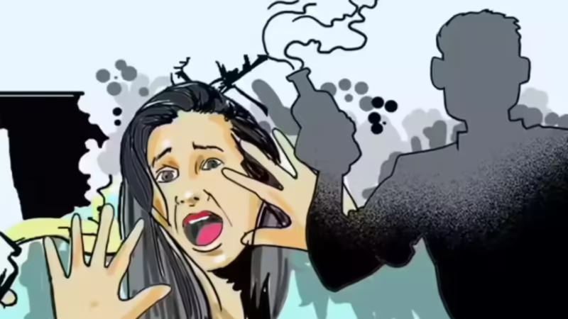 DU की छात्रा पर एसिड अटैक, आरोपियों की गिरफ्तारी के लिए पुलिस कर रही छापेमारी