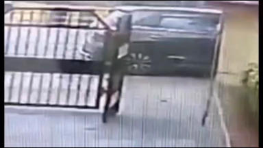 मथुरा में बैंक ड्यूटी जा रही युवती का फिल्मी अंदाज में अपहरण, घटना सीसीटीवी कैमरे में कैद