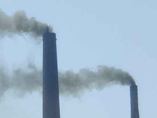 धुएं का कहर या लापरवाही? पीरनगर की टायर फैक्ट्री से उठता ज़हर, कई गांवों में सांस की बीमारी का खतरा!