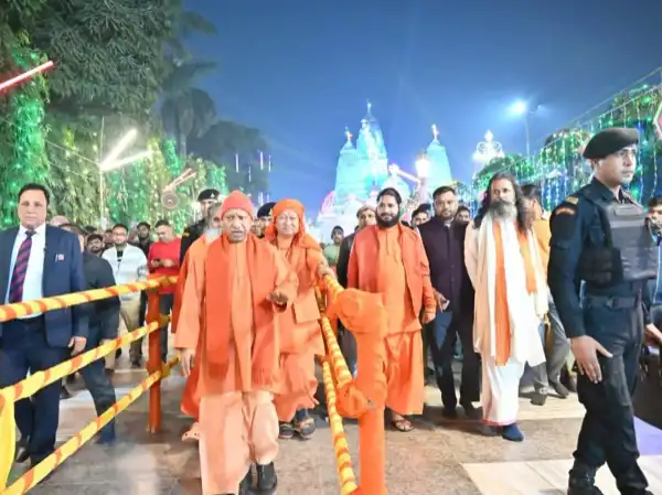 गोरखपुर पहुंचे CM योगी, खिचड़ी मेले के लिए सीएम ने संभाली कमान